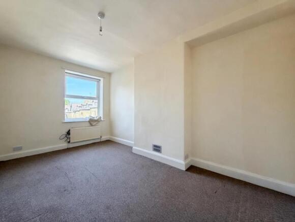 4 bed Semi-Detached for sale Image 9