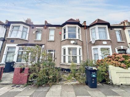 102 Highbury Gardens, Ilford, Essex, IG3 8AA
