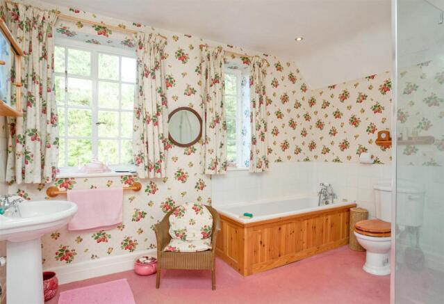 Bathroom 1.jpg