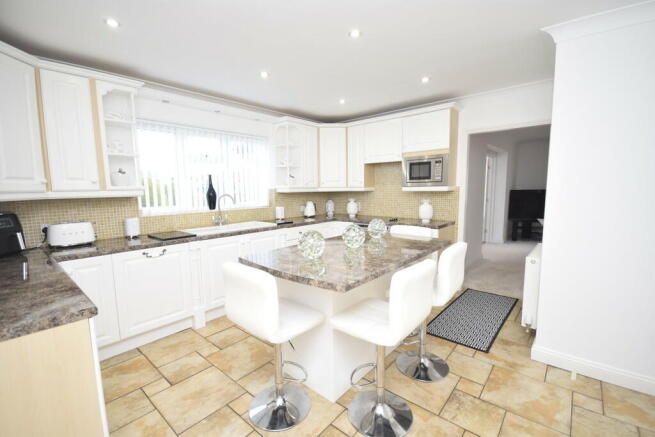 Kitchen/Breakfast...