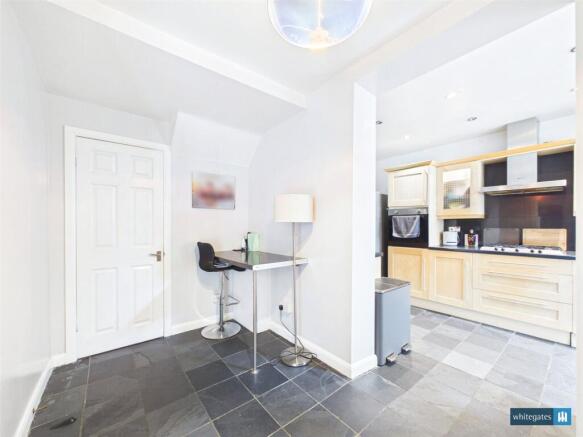 4 bed Semi-Detached for sale Image 8