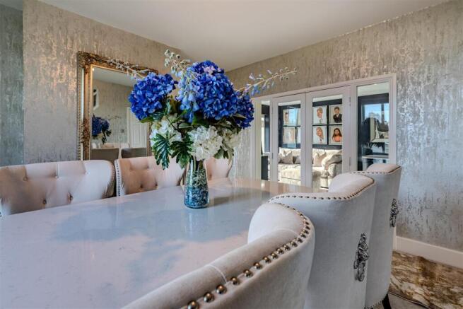 4 bed Detached for sale Image 7