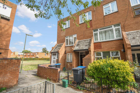 21 Heriot Road, Chertsey, KT16 9BU