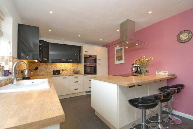 Kitchen/ Breakfast Room