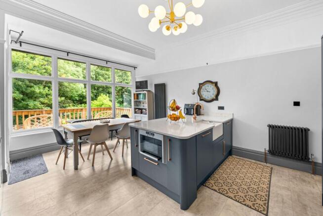 5 bed Semi-Detached for sale Image 6