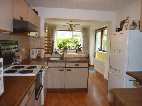 KITCHEN /DINING ROOM