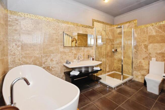 2 bed Semi-Detached Bungalow for sale Image 10