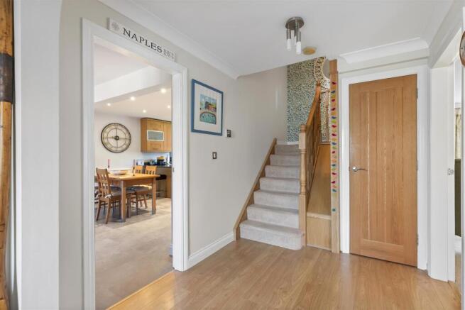 6 bed Detached for sale Image 6