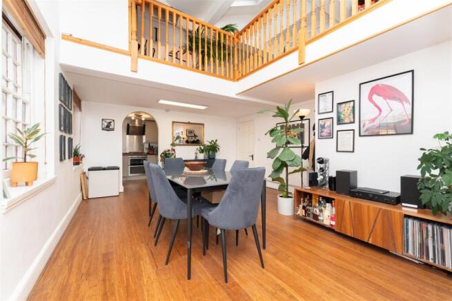 32 Osterley Gdns Recp.jpg