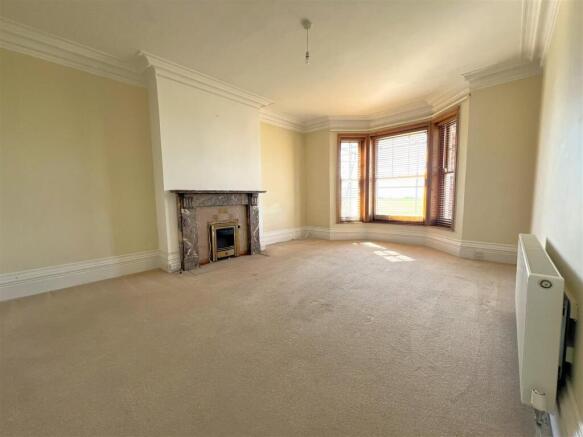 lounge1.JPG