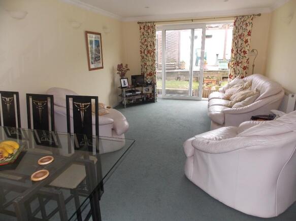Lounge/Dining Room 