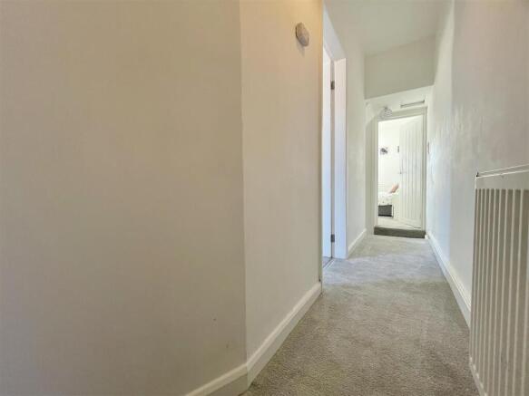 2 bed End of Terrace to rent Image 9
