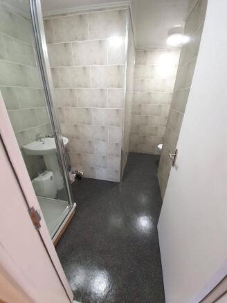 2 bed Apartment to rent Image 5