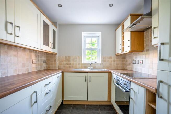 2 bed Apartment to rent Image 12