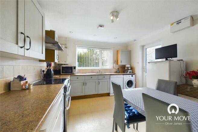 Kitchen / Dining Roo