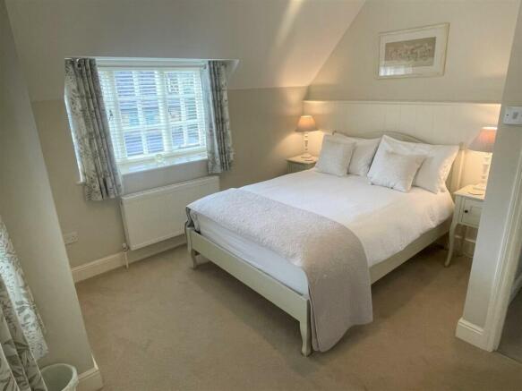 Bedroom 1.jpg