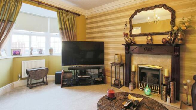 4 bed Detached for sale Image 8