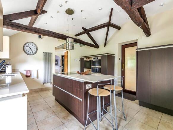 Kitchen-breakfast room (2).jpg