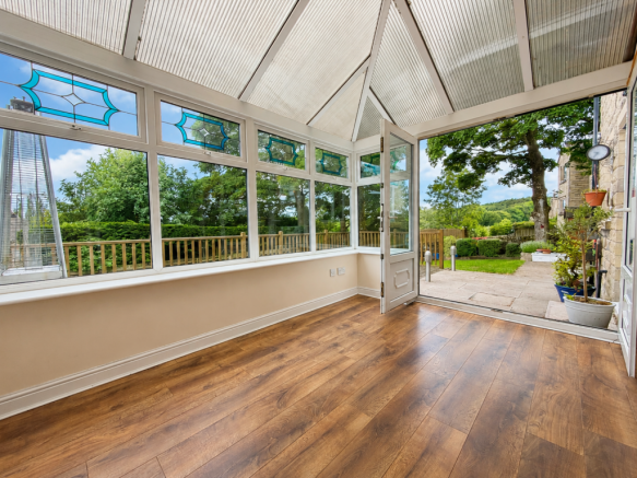 5 bed Detached for sale Image 11
