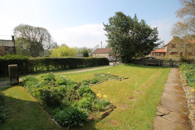 FRONT GARDEN