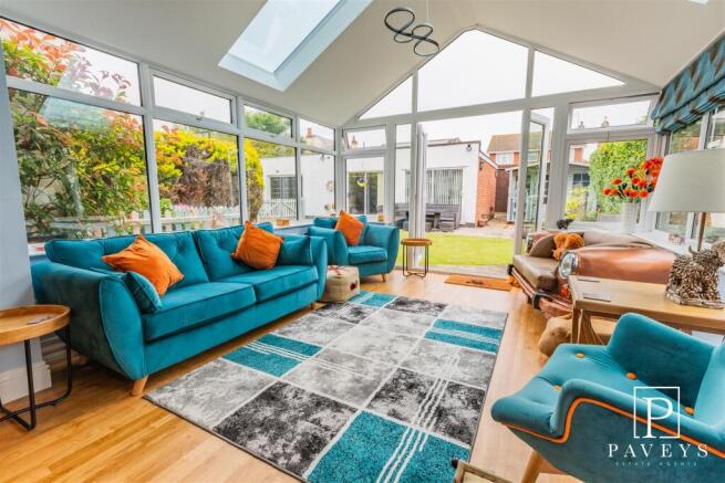 GARDEN ROOM