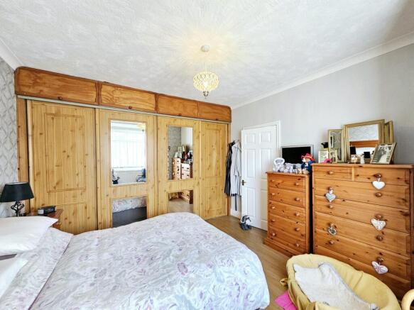 4 bed Detached Bungalow for sale Image 9
