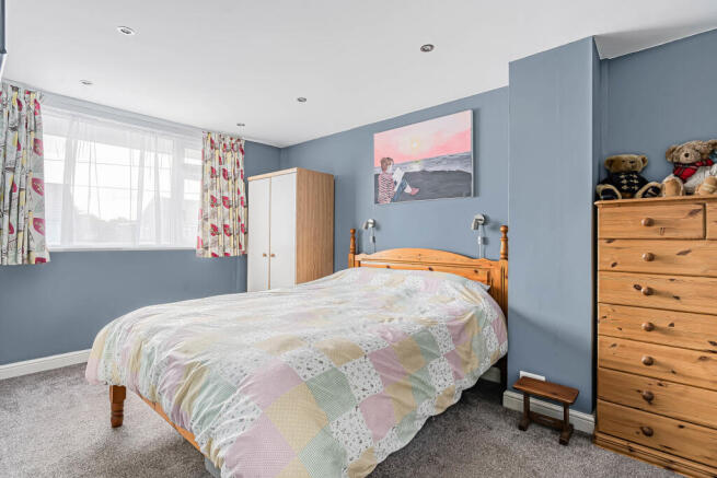 Stratton Road, Sunbury-on-Thames, Surrey, TW16 photo 4