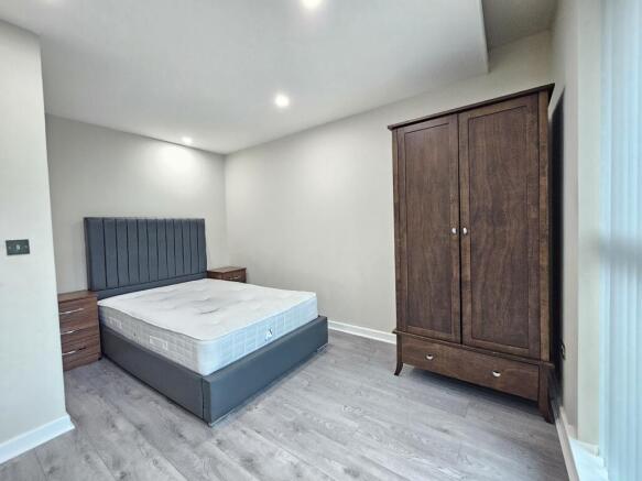 3 bed Ground Flat to rent Image 6
