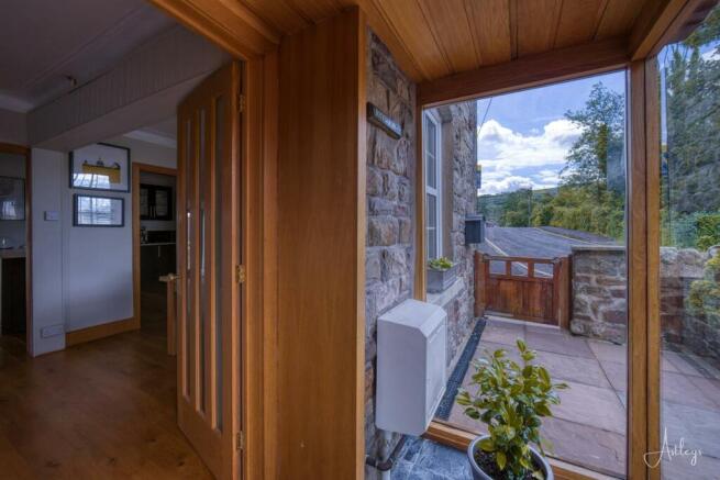 Solid oak entrance door into: