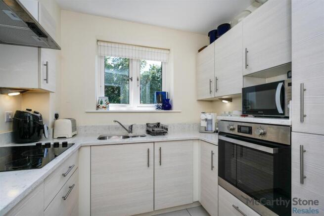 2 bed Apartment for sale Image 6