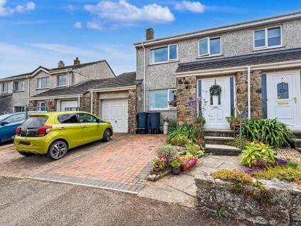 Carbis Bay, Excellently presented three bed home