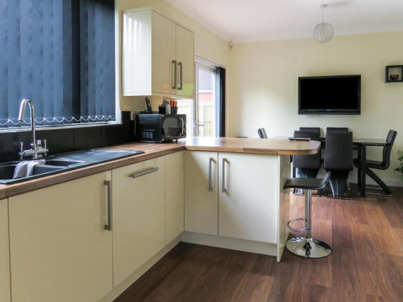 Kitchen/ Dining