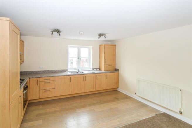 2 bed Flat for sale Image 4