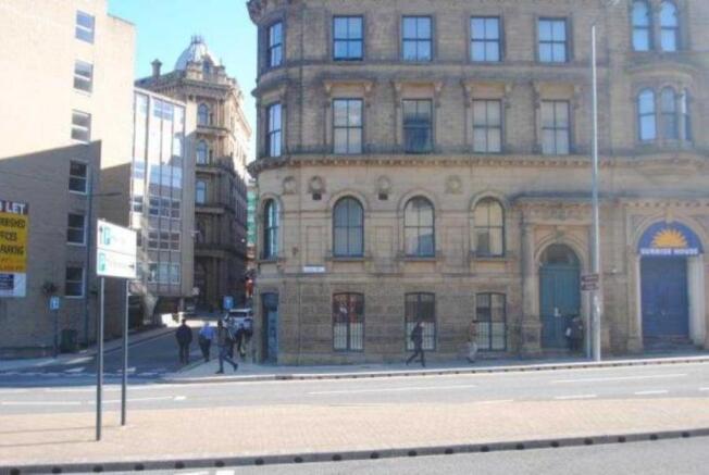 2 bed Apartment to rent Image 10