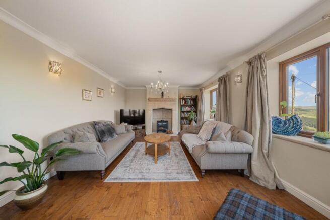 5 bed Detached for sale Image 7