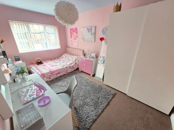 4 bed Detached for sale Image 8