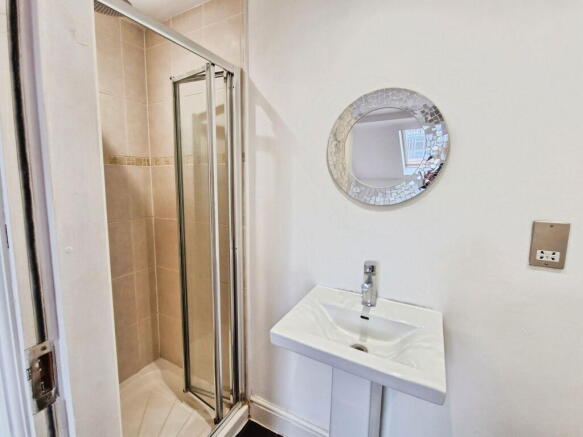 3 bed Apartment for sale Image 11