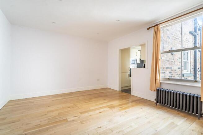 4 bed Town House for sale Image 7