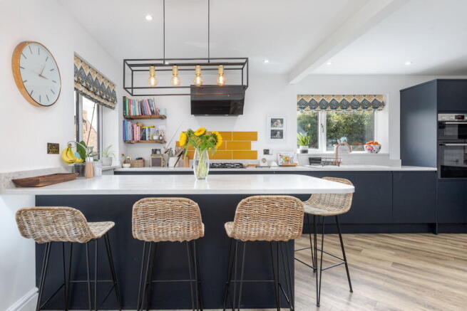 4 bed Detached for sale Image 8
