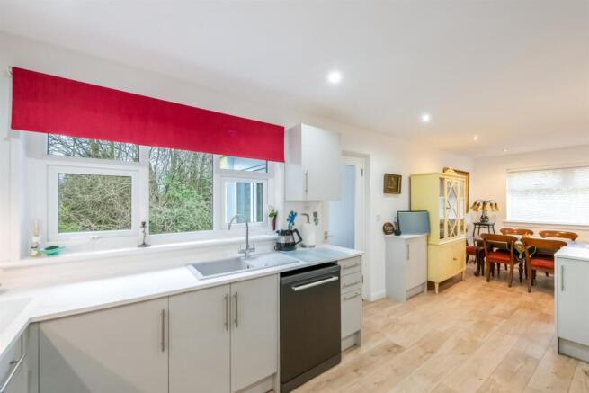 2 Dean Place, Dollar FK14 7HJ photo 4