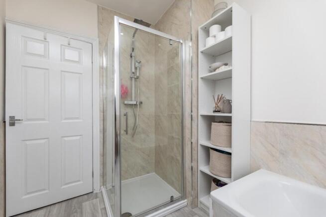 2 bed Terraced to rent Image 6