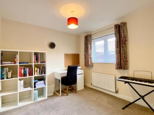 4 bed Town House to rent Image 12