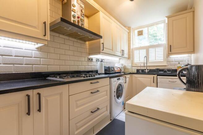 3 bed Flat for sale Image 11