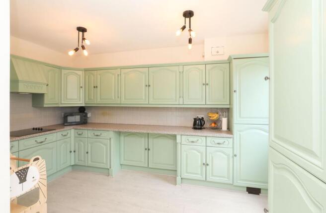 4 bed Detached for sale Image 4