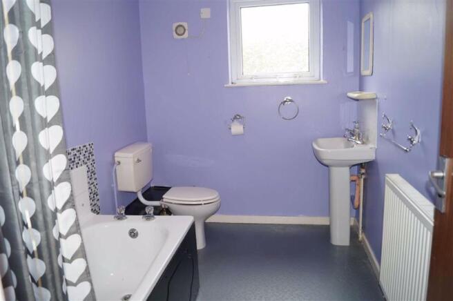 GROUND FLOOR BATHROOM