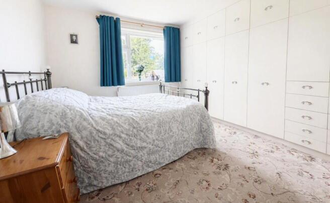2 bed Semi-Detached Bungalow for sale Image 6