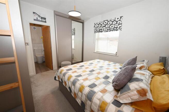 4 bed Detached for sale Image 10