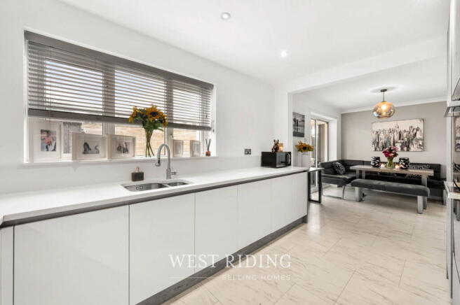 4 bed Detached for sale Image 10