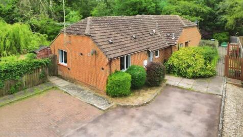 Dene Way, Donnington, Newbury, Berkshire, RG14