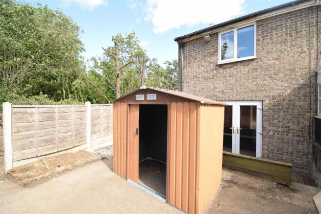 2 bed Semi-Detached to rent Image 10